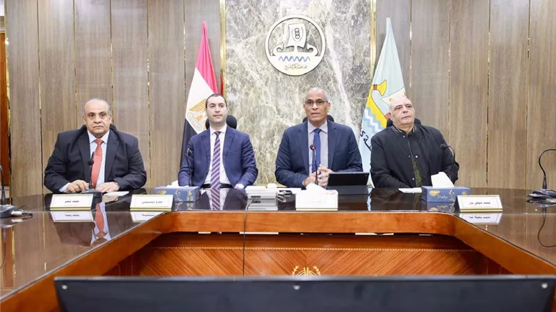 محافظ كفرالشيخ يعقد اجتماعًا مع وكلاء الوزارات ورؤساء المصالح الخدمية