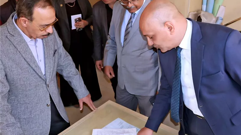محافظ سوهاج يقود جولة ميدانية بالمنشأة ويُحيل عددًا من المسئولين للتحقيق