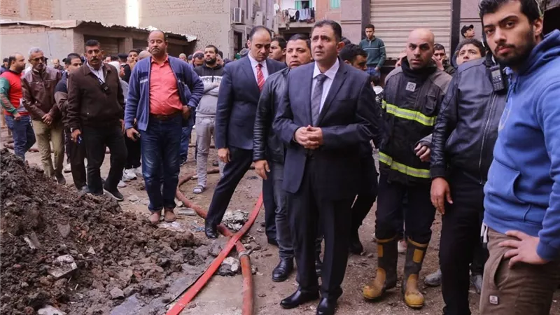 محافظ دمياط يتابع ميدانيًا تداعيات حادث اندلاع حريق وانهيار منزل بالشعراء