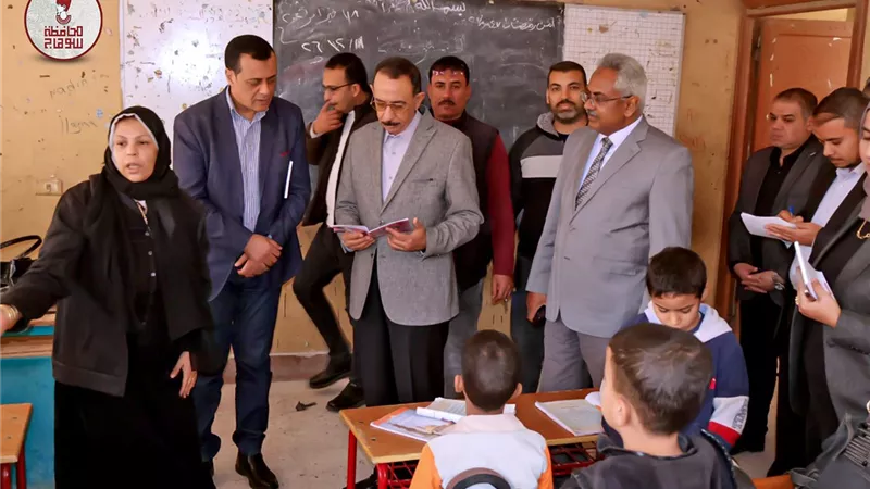لتدني مستوى النظافة.. محافظ سوهاج يقرر إحالة مدير مدرسة للتحقيق 