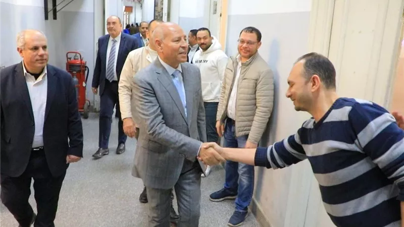 محافظ القاهرة يشدد على سرعة حل شكاوى المواطنين خلال جولة تفقدية