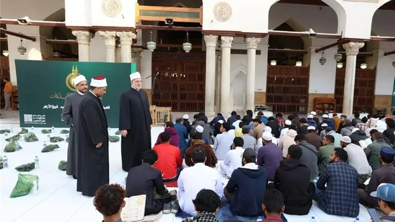الضويني يتفقد تجهيزات مائدة إفطار بيت الزكاة والصدقات