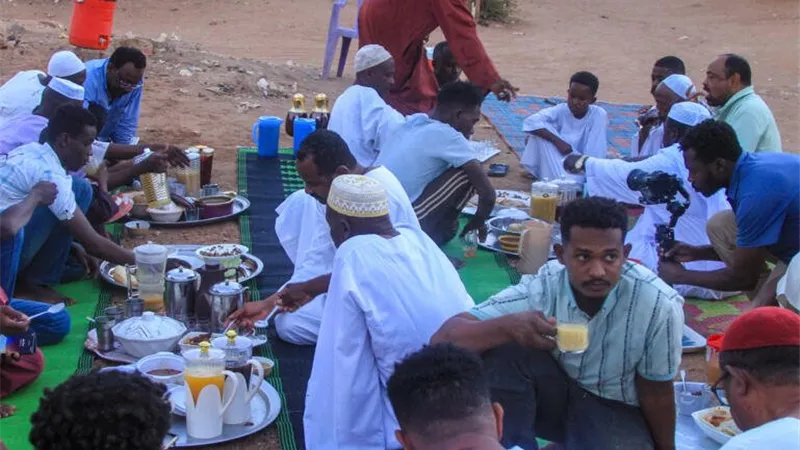عودة إفطارات رمضان الجماعية إلى الخرطوم بعد توقف طويل بسبب الحرب