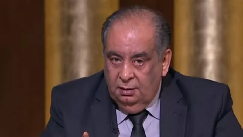 يوسف زيدان يثير الجدل عن هلال رمضان بـ«الفيلسوف لا نصيب له من العشق»
