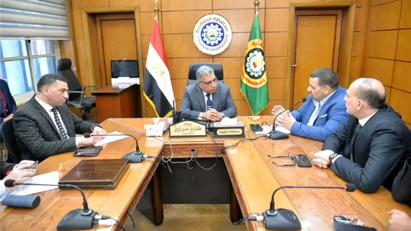 محافظ الدقهلية يبحث دعم نادي المنصورة خطة تنمية الموارد