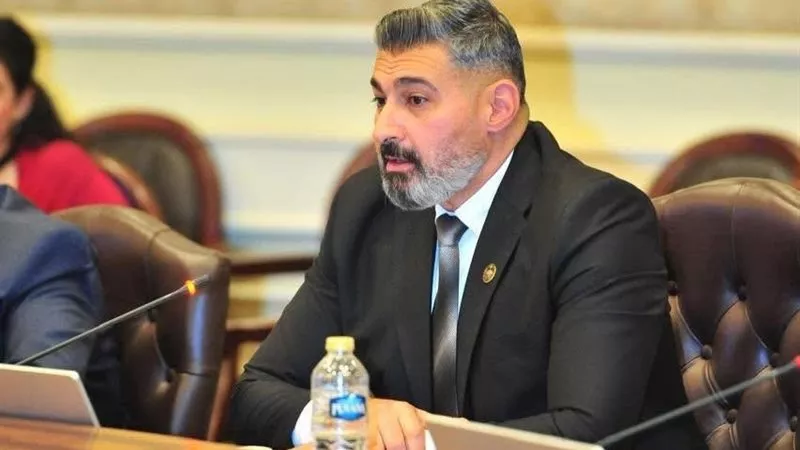 «4» وقائع شهيرة أثارت الجدل «تحت قبة البرلمان».. ما علاقة ياسر جلال؟