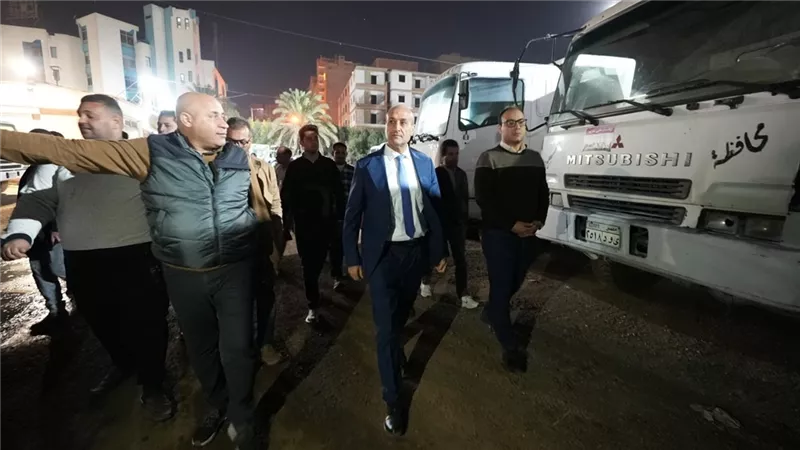 محافظ أسيوط يتفقد الحملة الميكانيكية لحي غرب ويشدد على الصيانة الدورية