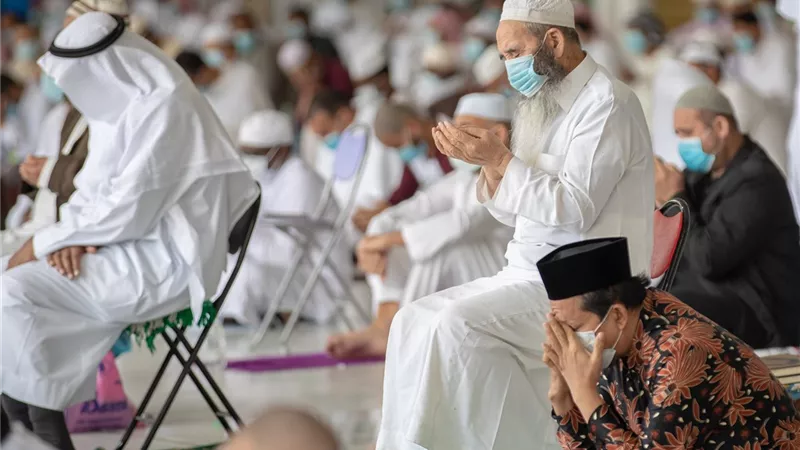 بث مباشر.. صلاة أول جمعة في رمضان من الحرمين الشريفين