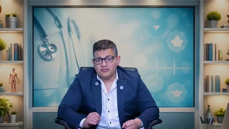 كم مرة نضغط على الصدر لإفاقة مصاب بالسكتة القلبية؟.. شادي أبو العز يوضح