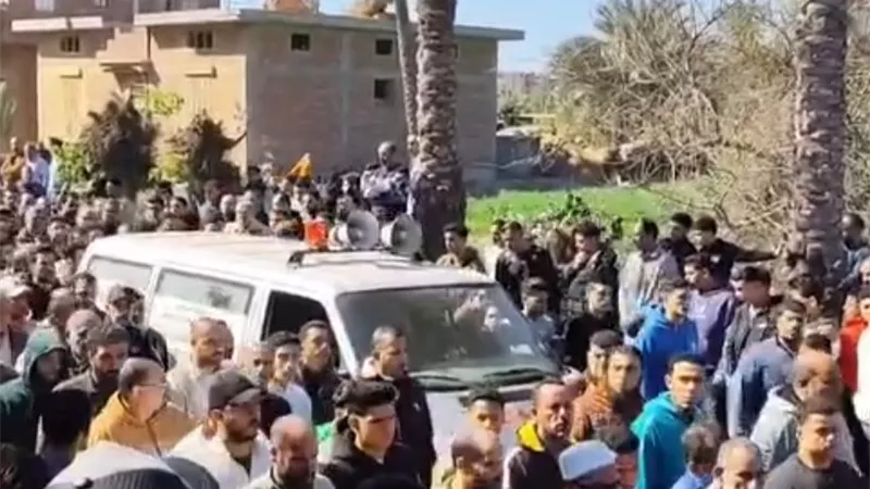 تشييع جثمان شهيد حريق قرية الشعراء بدمياط في مسقط رأسه بالبصارطة 