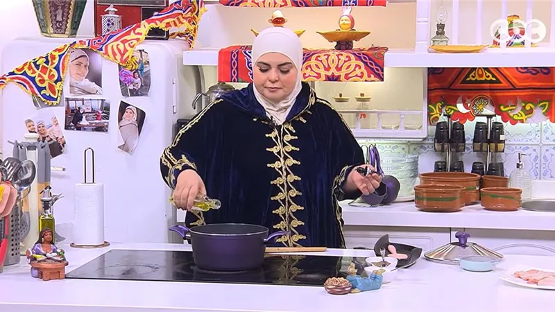 «الحمام الكداب» وقطايف زمان.. نجلاء الشرشابي تقدم وصفات رمضانية اقتصادية 