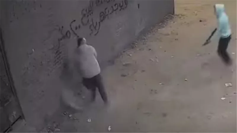 بعد صلاة التراويح.. الاعتداء على أب ونجله بأسلحة نارية وبيضاء في باسوس