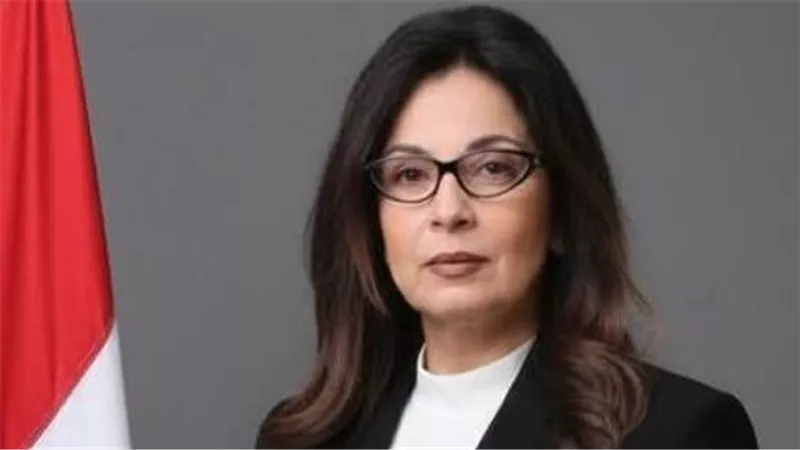 لقاء مفتوح بين وزيرة الثقافة وفناني الحركة التشكيلية