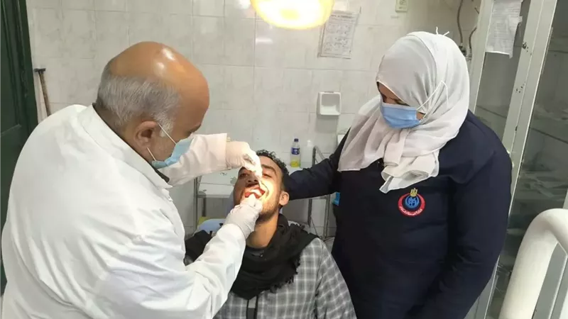 قافلة حياة كريمة تقدم 1171 فحصًا وعلاجًا مجانيًا بالمنيا