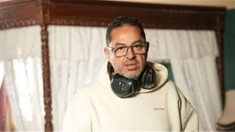 أحمد شفيق يفاجئ الجمهور بفيديو قبل وبعد البروفة لـ ياسر جلال