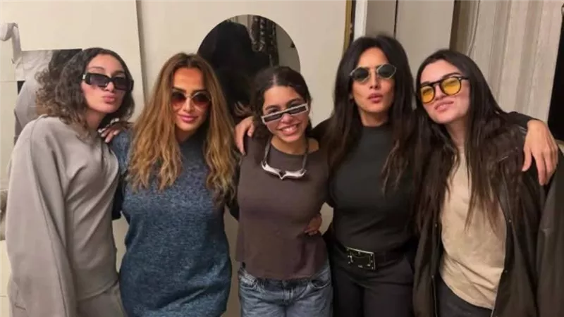 ابنة شيرين عبد الوهاب بصحبة زينة وشقيقتها في تجمع عائلي