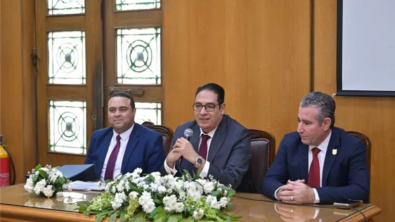 جامعة القاهرة تطلق برنامجًا موسعًا لتأهيل القيادات والكوادر الإدارية