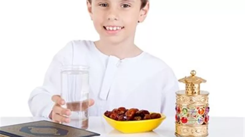 «رمضان والطفل».. الأطباء يحذرون: الصيام قد يضر الصغار أحيانا