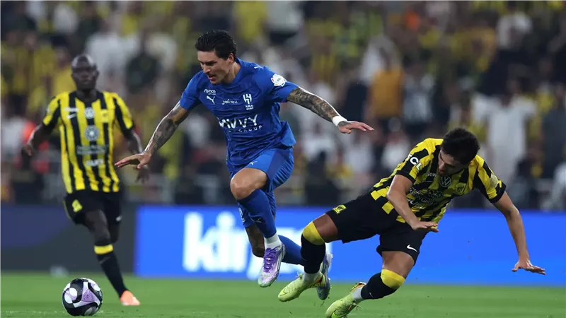 الموعد والتشكيل المتوقع لمواجهة الهلال واتحاد جدة في الدوري السعودي