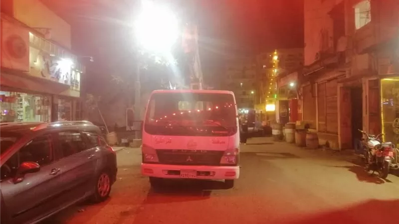 استمرار جهود صيانة كشافات الإنارة بمركز ومدينة دسوق في كفر الشيخ