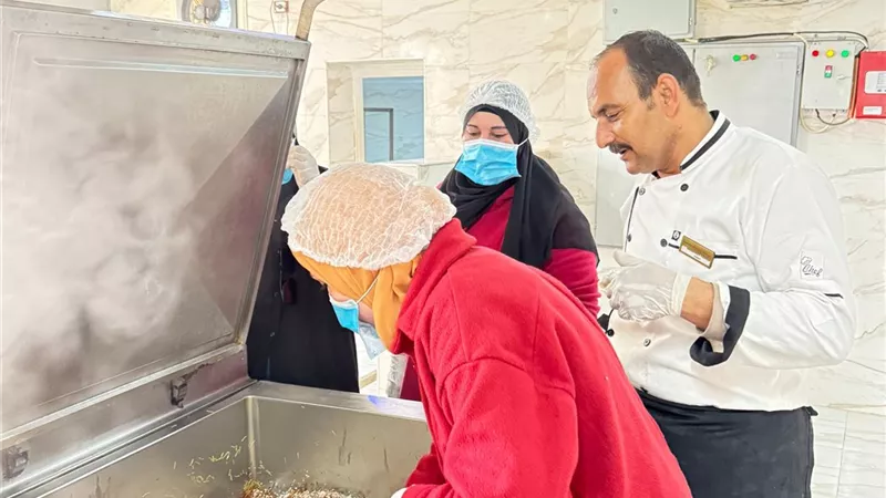 «القومي للمرأة» بالإسماعيلية يواصل «مطبخ المصرية» وتقديم 350 وجبة