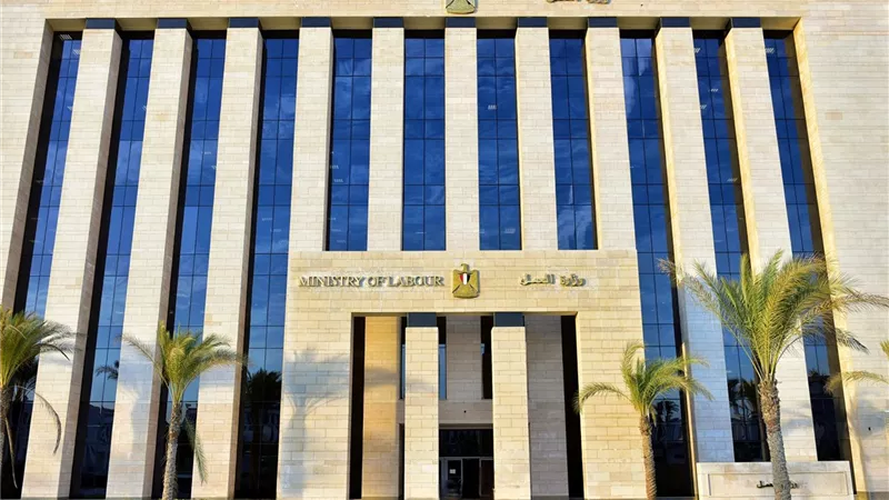 وزارة العمل تعلن 5456 فرصة عمل للشباب  برواتب تبدأ من 7 آلاف جنيه..تفاصيل