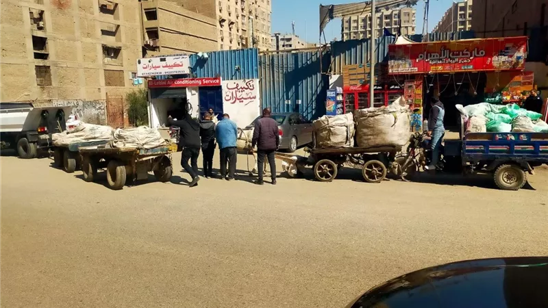 محافظ الجيزة: ضبط 24 عربة كارو وتروسيكل خلال حملات مكثفة لمواجهة النباشين