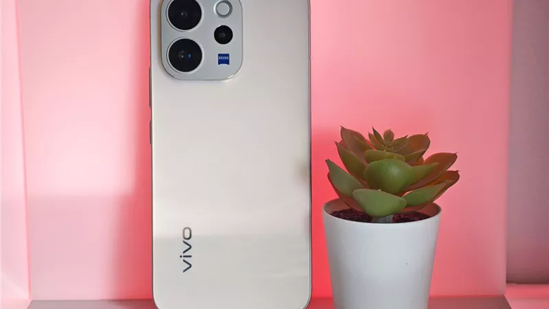 هاتفا Vivo V70 و Realme 16 Pro+ 5G.. تعرف على الأفضل 