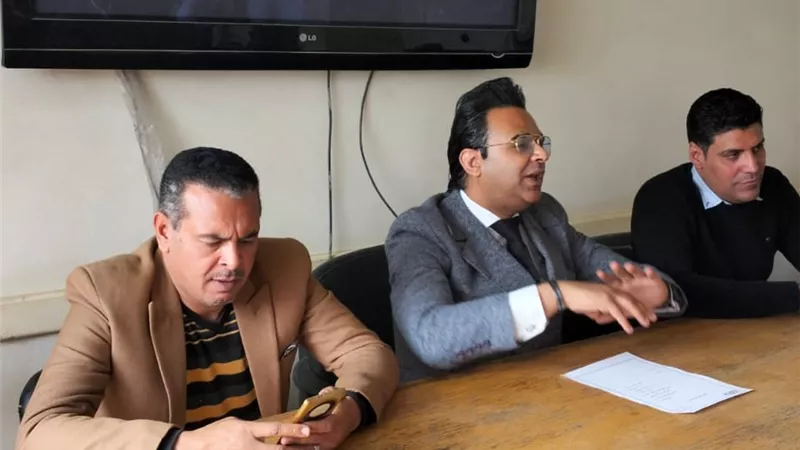 وكيل «صحة سوهاج» يترأس اجتماعا موسعا للجنة التميز الحكومي