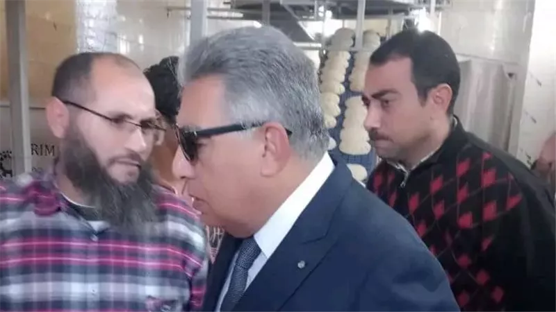 محافظ الدقهلية يتفقد مخبز عبد السلام عارف لضبط عملية الصرف ومنع التزاحم