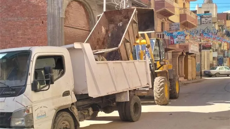 حملات شاملة للنظافة والتجميل وتطوير منظومة الإنارة في بيلا بكفر الشيخ