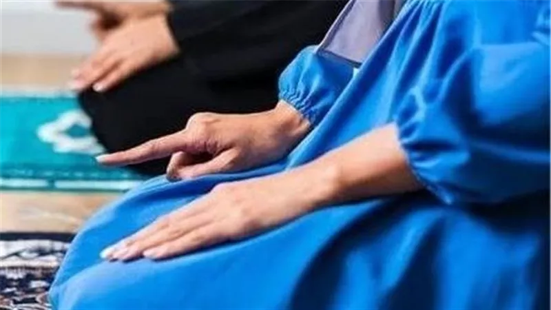 هل يجوز للحائض أن تمتنع عن الطعام والشراب في رمضان بنية الصوم؟ 