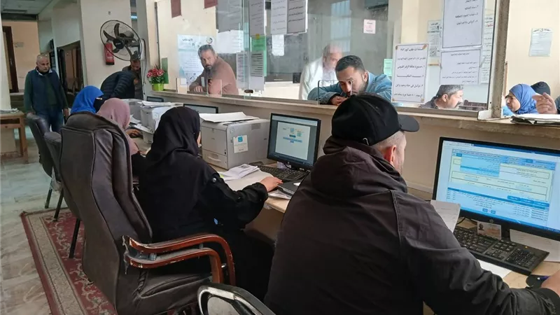 القزاز يتابع العمل بالمركز التكنولوجى لخدمة المواطنين في الرحمانية