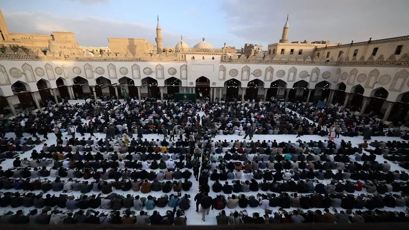 بث مباشر.. شعائر صلاتي العشاء والتراويح من الجامع الأزهر ثالث أيام رمضان