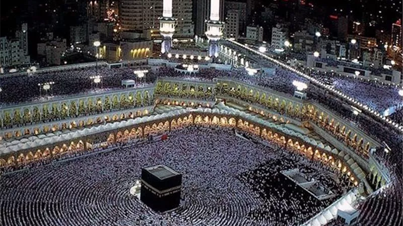 اليوم السابع عشر من رمضان.. بث مباشر لصلاة العشاء والتراويح من «الحرمين»