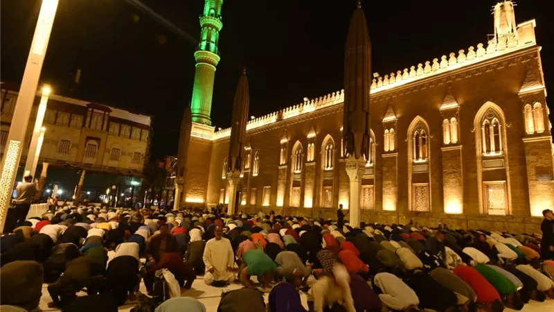 بث مباشر.. صلاة التراويح من مسجد «الحسين» في الليلة التاسعة عشر من رمضان