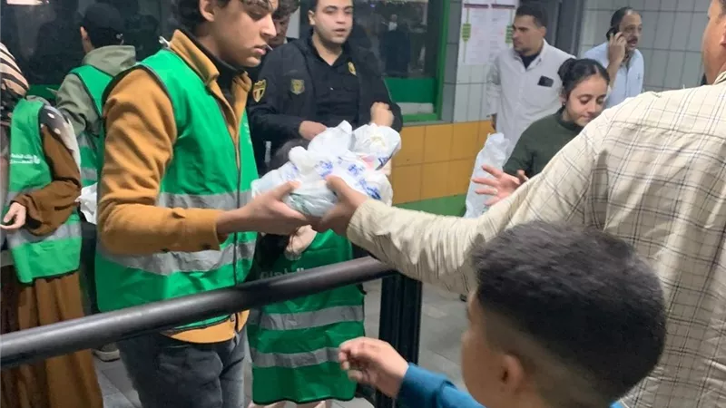 هنفطر في المحطة.. النقل توزع 5000 وجبة في مترو الأنفاق خلال رمضان