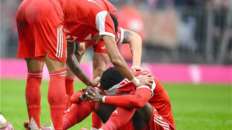 إصابة ديفيز تعكر فرحة فوز بايرن ميونخ على فرانكفورت
