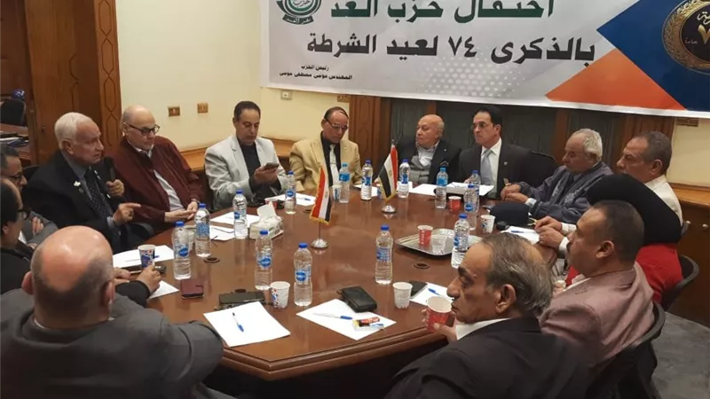 رئيس «الغد» يجتمع بلجنة استراتيجية الدفاع والأمن القومي للحزب