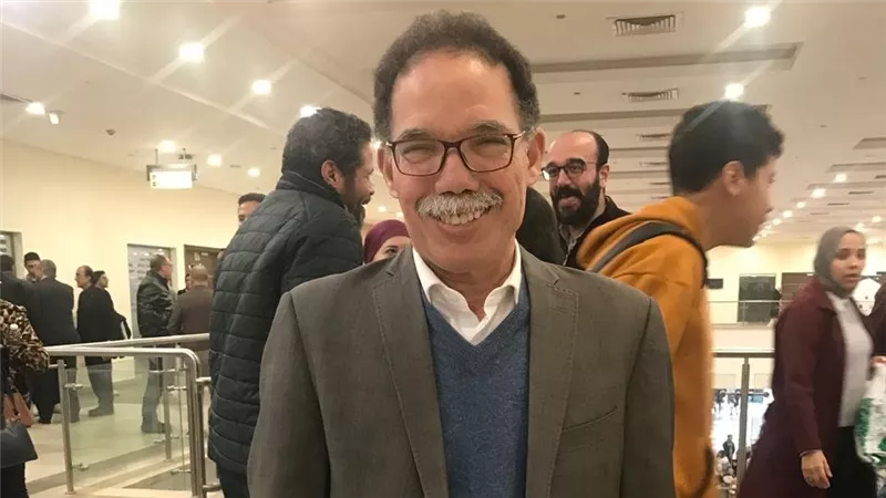 خيري دومة: الدولة تهيئ الظروف للناشرين وتوازن بين الورقي والرقمي|خاص