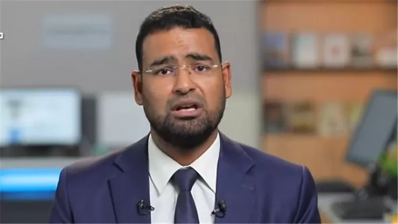 حق الوالدين أم حق الأبناء.. أيهما أولى؟.. مختار عبد الله يجيب
