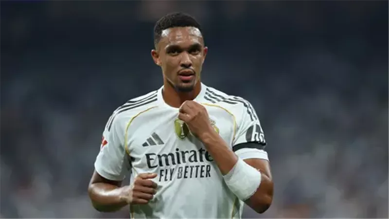 سبب استبعاد أرنولد من مباراة ريال مدريد وأوساسونا 
