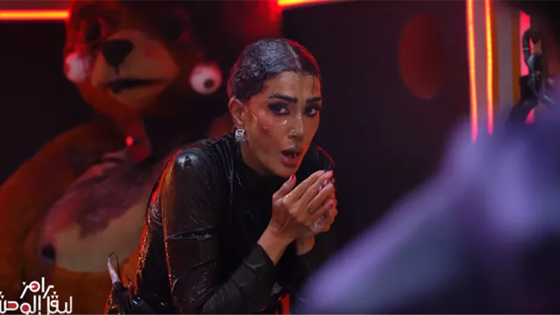 رامز جلال يفاجئ غادة عبد الرازق بطلب زواج على الهواء.. ورد صادم|فيديو