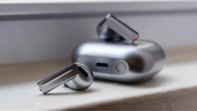 سامسونج تؤكد طرح سماعات «Galaxy Buds» الجديدة