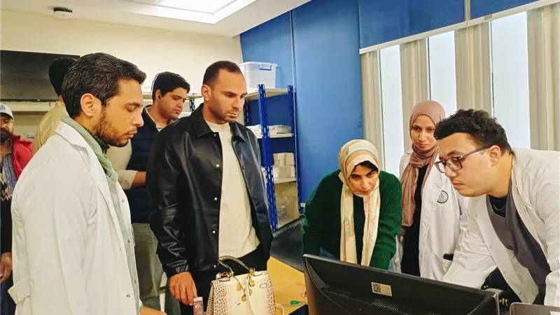 مدير الرعاية الصحية بالإسماعيلية يجري جولة موسعة بمستشفى أبو خليفة 