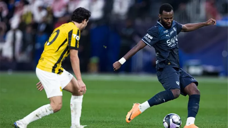 اتحاد جدة يعطل الهلال بتعادل إيجابي ويمنح النصر صدارة الدوري السعودي