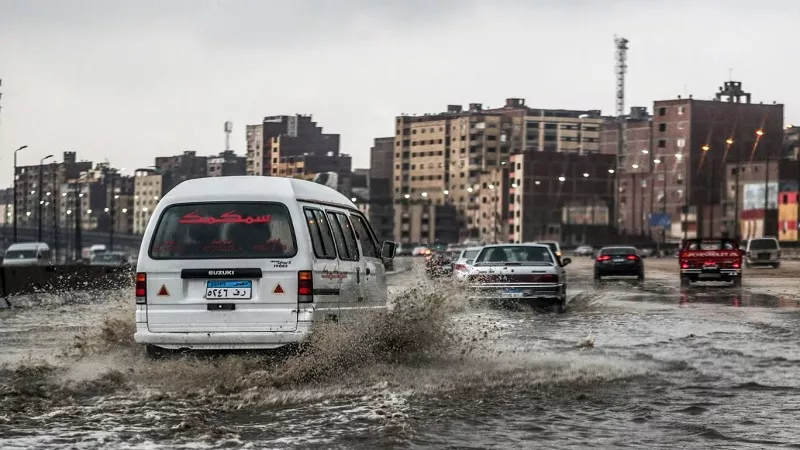أمطار ورياح.. الأرصاد تحذر: «منخفض جوي يضرب مصر»|فيديو