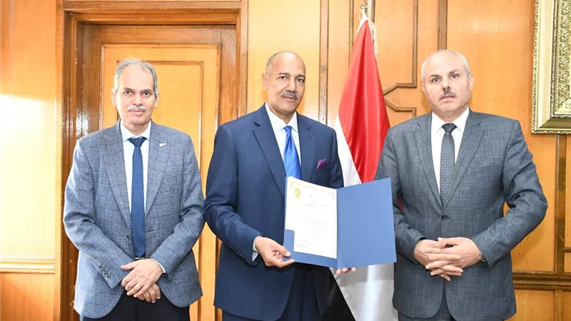 رئيس جامعة قناة السويس يقرر تعيين السيد عويس وكيلا لكلية الزراعة