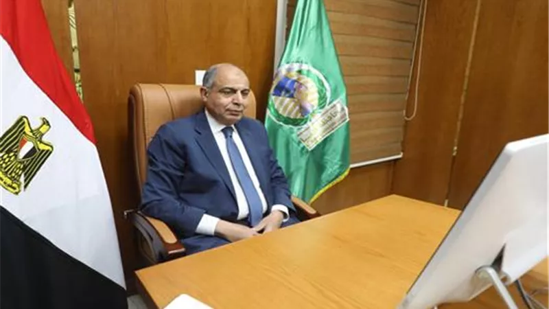 محافظ المنيا يوجه بمتابعة صرف المنحة الإضافية للمواطنين بالتموين 