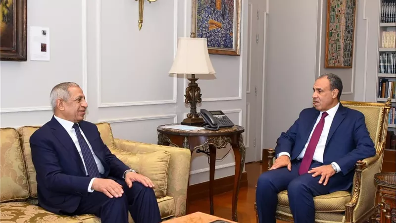 وزير الخارجية يبحث مع رئيس 
